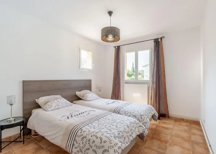 Les Galandos By Interhome Vila Saint Aygulf